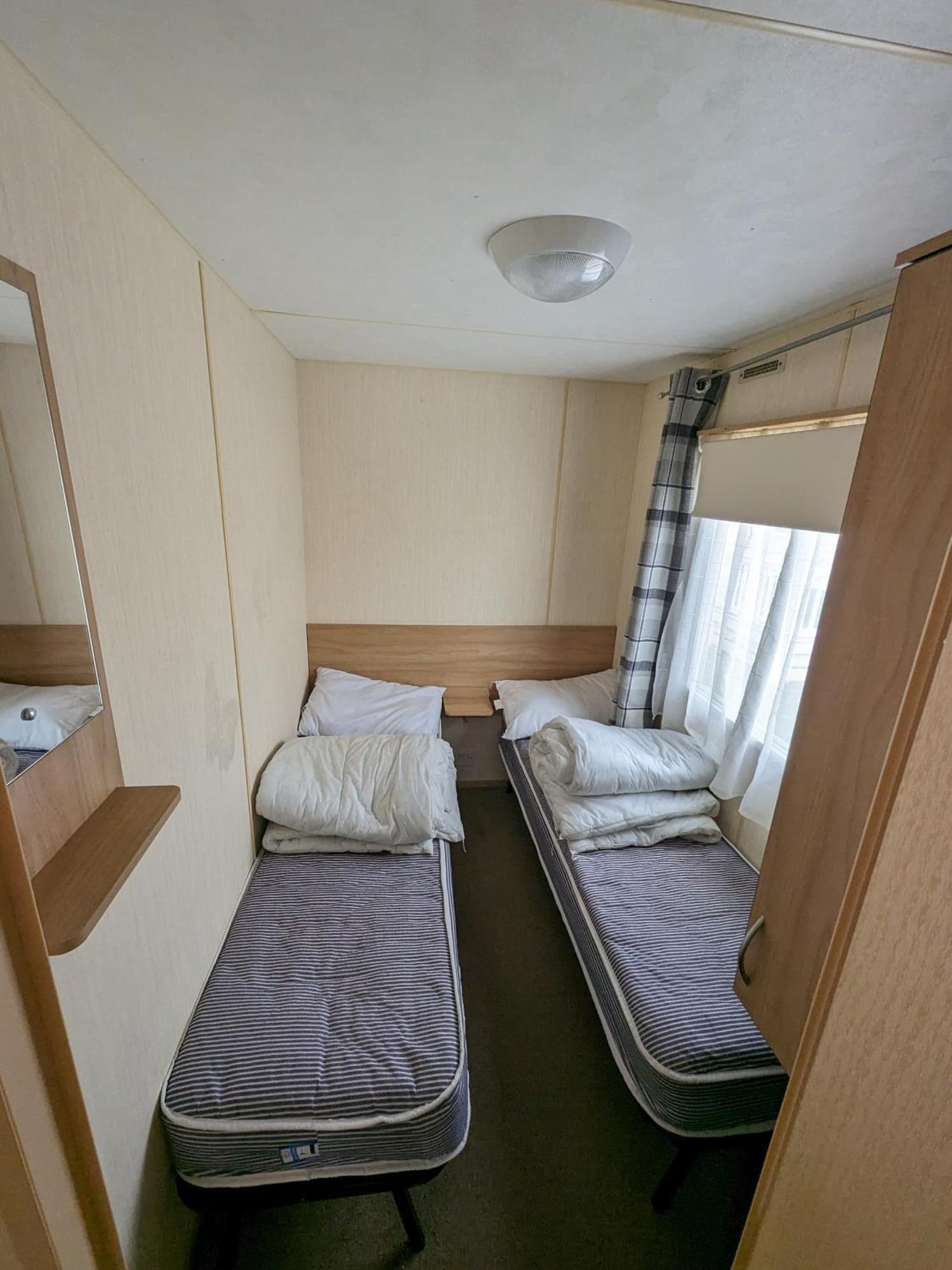 3 Bedroom Caravan, Sleeps 8 Lyons Lido Beach Prestatyn Exteriör bild