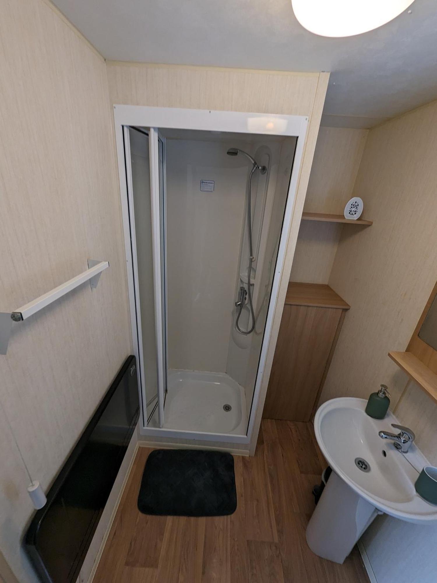 3 Bedroom Caravan, Sleeps 8 Lyons Lido Beach Prestatyn Exteriör bild