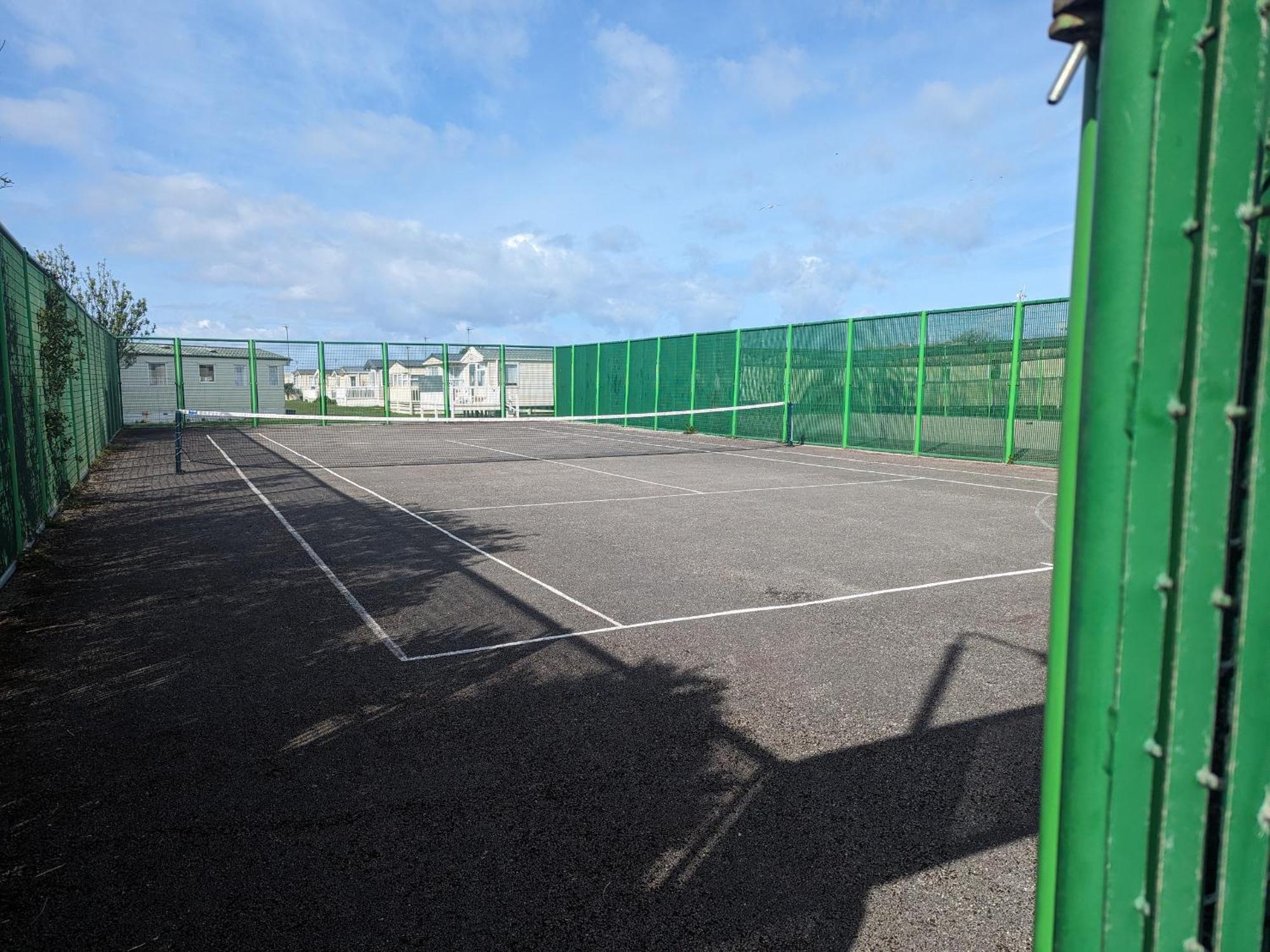 3 Bedroom Caravan, Sleeps 8 Lyons Lido Beach Prestatyn Exteriör bild